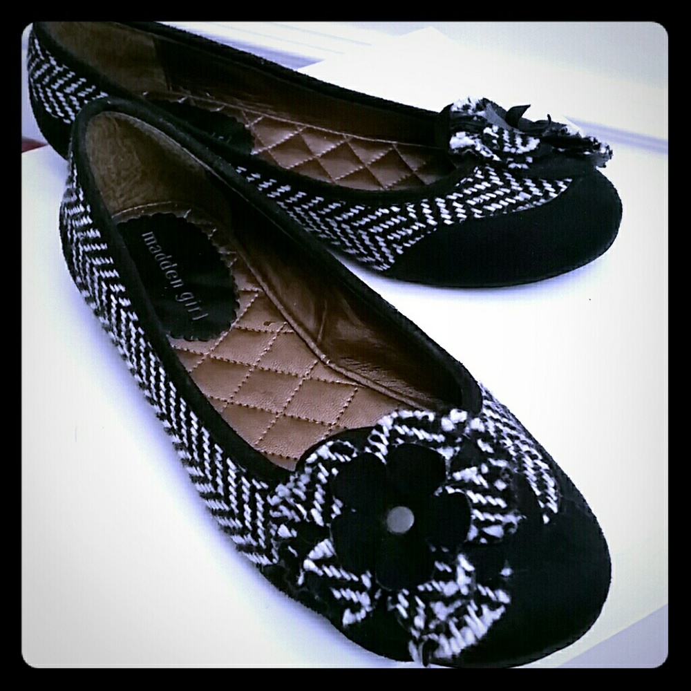 Madden girl black and white flat